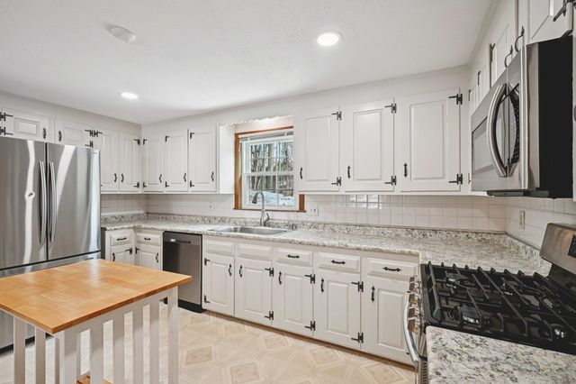 7 Birchwood Drive, Derry, NH 03038