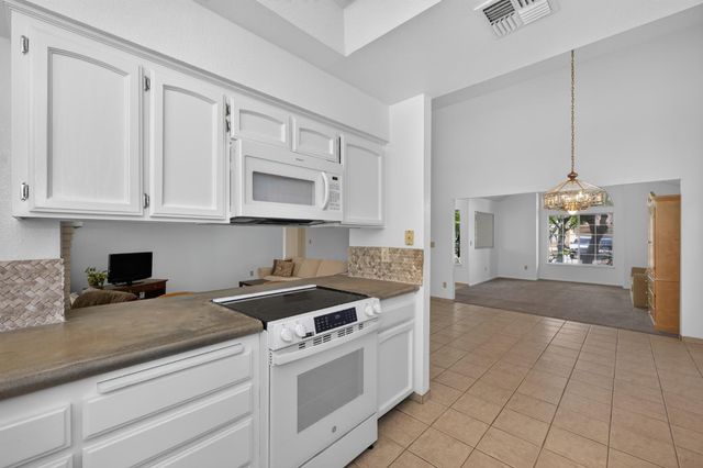 1373 E Portland Avenue, Fresno, CA 93720