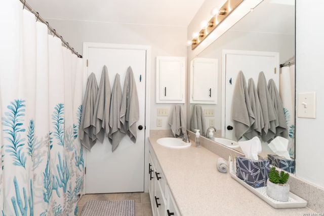 718 EASTVIEW DR, Canyon Lake, TX 78133