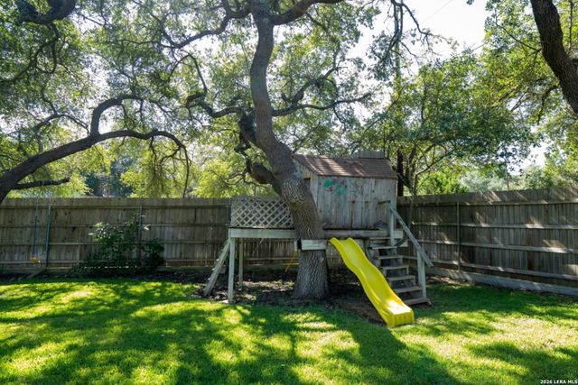 718 EASTVIEW DR, Canyon Lake, TX 78133