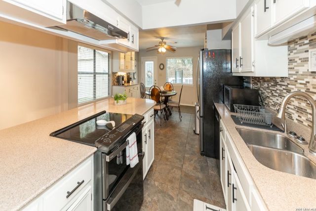 718 EASTVIEW DR, Canyon Lake, TX 78133