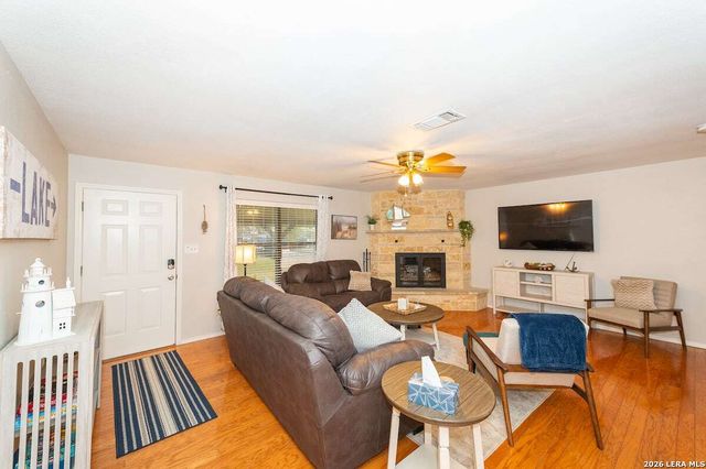 718 EASTVIEW DR, Canyon Lake, TX 78133