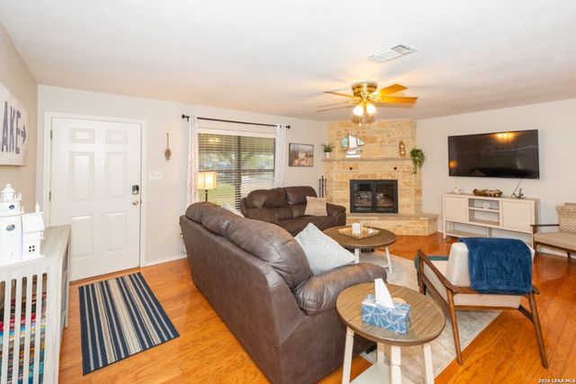 718 EASTVIEW DR, Canyon Lake, TX 78133