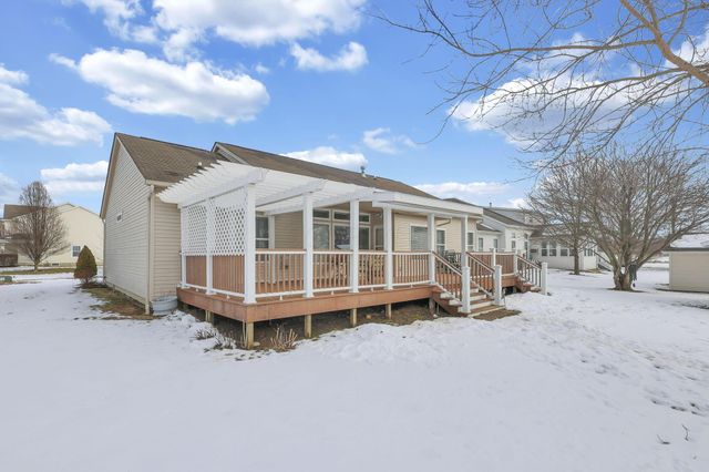 402 Shawnee Loop S, Pataskala, OH 43062