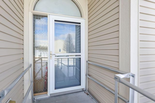 402 Shawnee Loop S, Pataskala, OH 43062