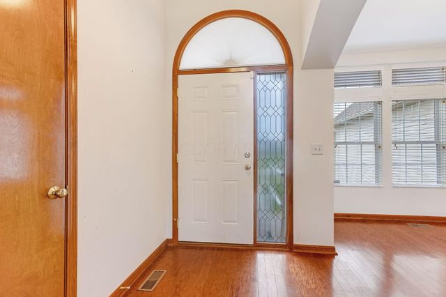 402 Shawnee Loop S, Pataskala, OH 43062