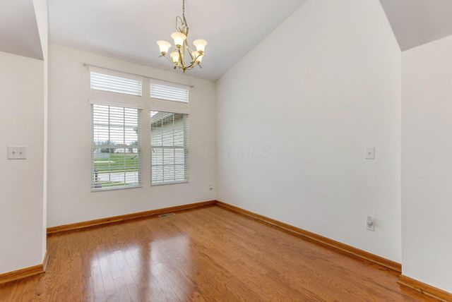 402 Shawnee Loop S, Pataskala, OH 43062