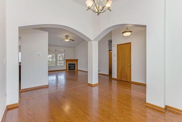 402 Shawnee Loop S, Pataskala, OH 43062