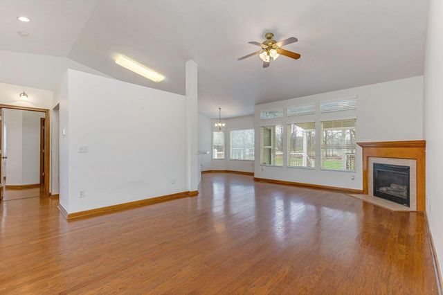 402 Shawnee Loop S, Pataskala, OH 43062