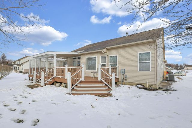 402 Shawnee Loop S, Pataskala, OH 43062