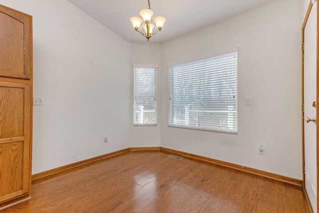 402 Shawnee Loop S, Pataskala, OH 43062