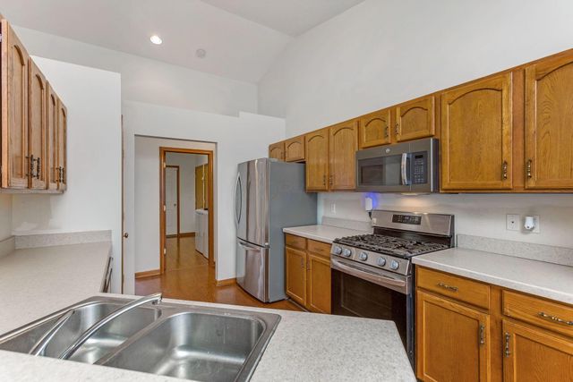 402 Shawnee Loop S, Pataskala, OH 43062