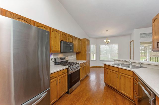 402 Shawnee Loop S, Pataskala, OH 43062