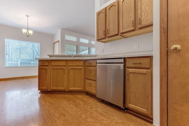 402 Shawnee Loop S, Pataskala, OH 43062