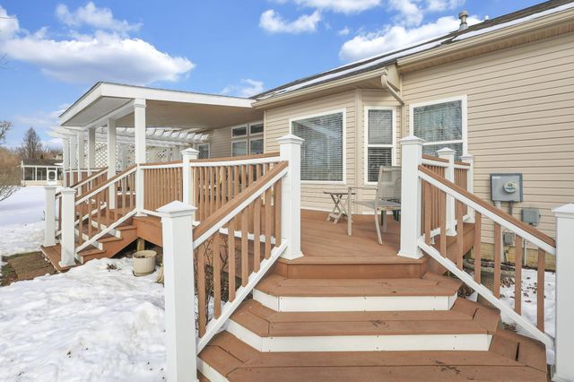 402 Shawnee Loop S, Pataskala, OH 43062