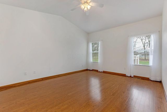 402 Shawnee Loop S, Pataskala, OH 43062