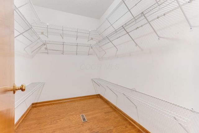 402 Shawnee Loop S, Pataskala, OH 43062