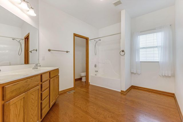 402 Shawnee Loop S, Pataskala, OH 43062