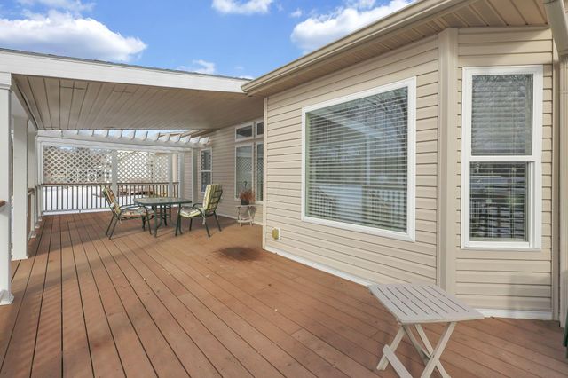 402 Shawnee Loop S, Pataskala, OH 43062