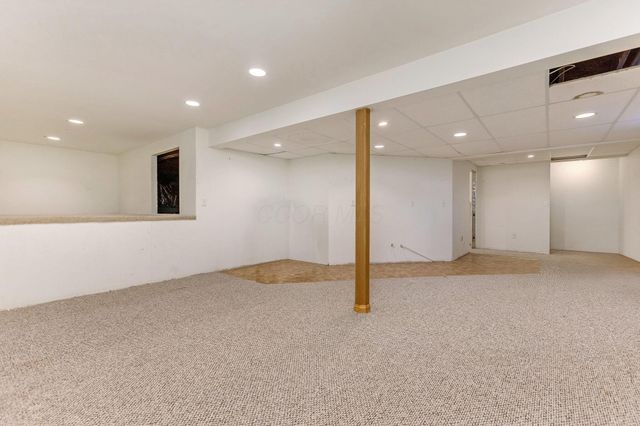 402 Shawnee Loop S, Pataskala, OH 43062