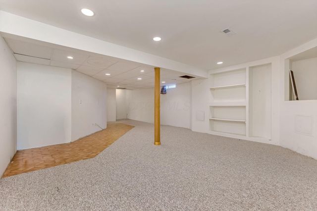 402 Shawnee Loop S, Pataskala, OH 43062