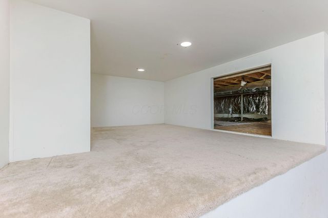 402 Shawnee Loop S, Pataskala, OH 43062