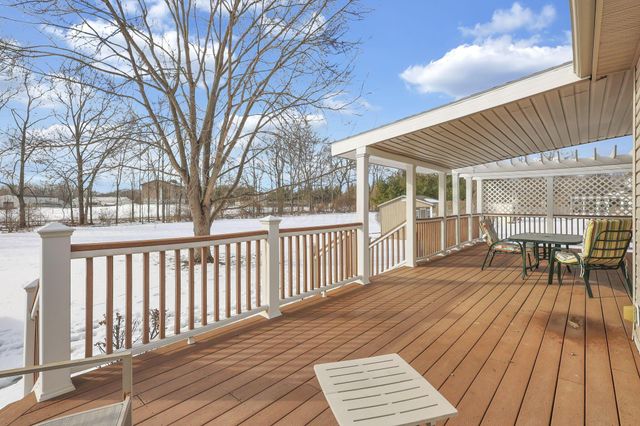 402 Shawnee Loop S, Pataskala, OH 43062