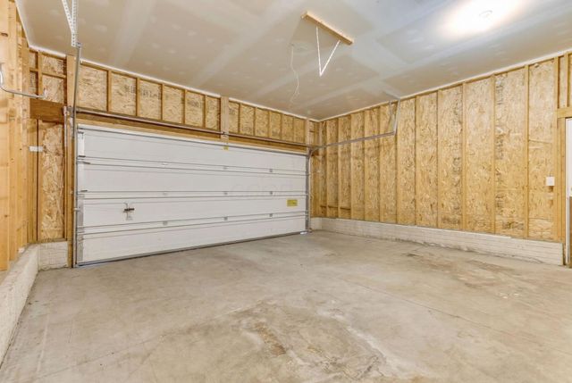 402 Shawnee Loop S, Pataskala, OH 43062