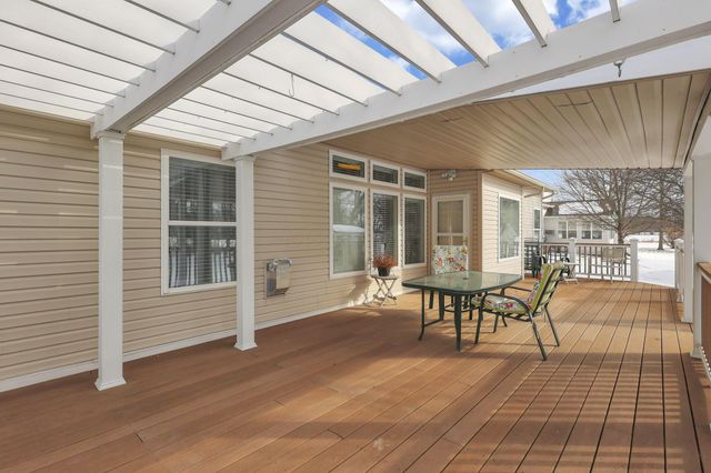 402 Shawnee Loop S, Pataskala, OH 43062