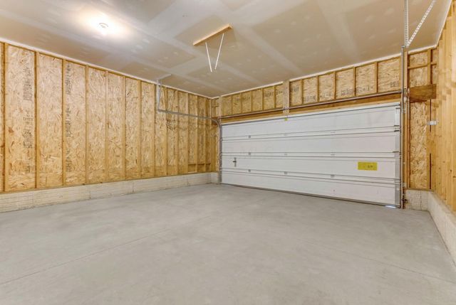 402 Shawnee Loop S, Pataskala, OH 43062