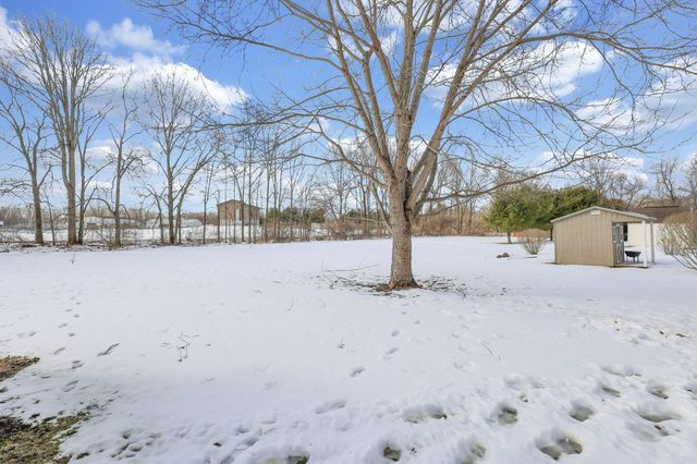 402 Shawnee Loop S, Pataskala, OH 43062