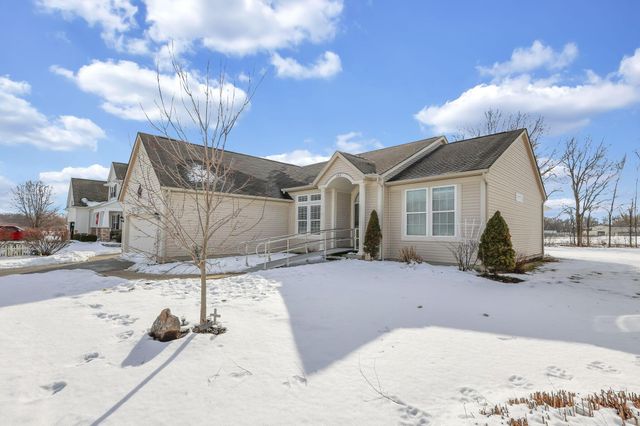 402 Shawnee Loop S, Pataskala, OH 43062