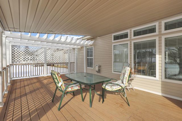 402 Shawnee Loop S, Pataskala, OH 43062