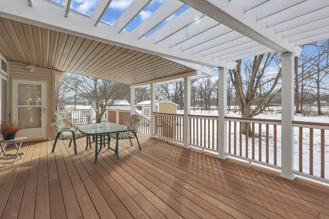 402 Shawnee Loop S, Pataskala, OH 43062