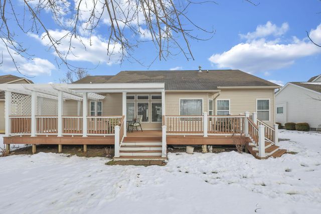 402 Shawnee Loop S, Pataskala, OH 43062