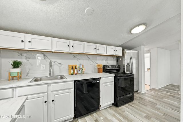 113 SUZANNE Avenue D, Orange Park, FL 32073