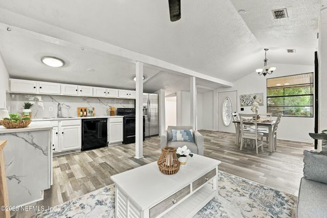 113 SUZANNE Avenue D, Orange Park, FL 32073