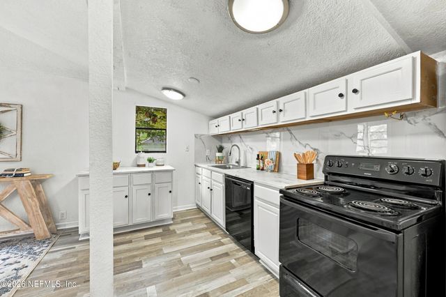 113 SUZANNE Avenue D, Orange Park, FL 32073