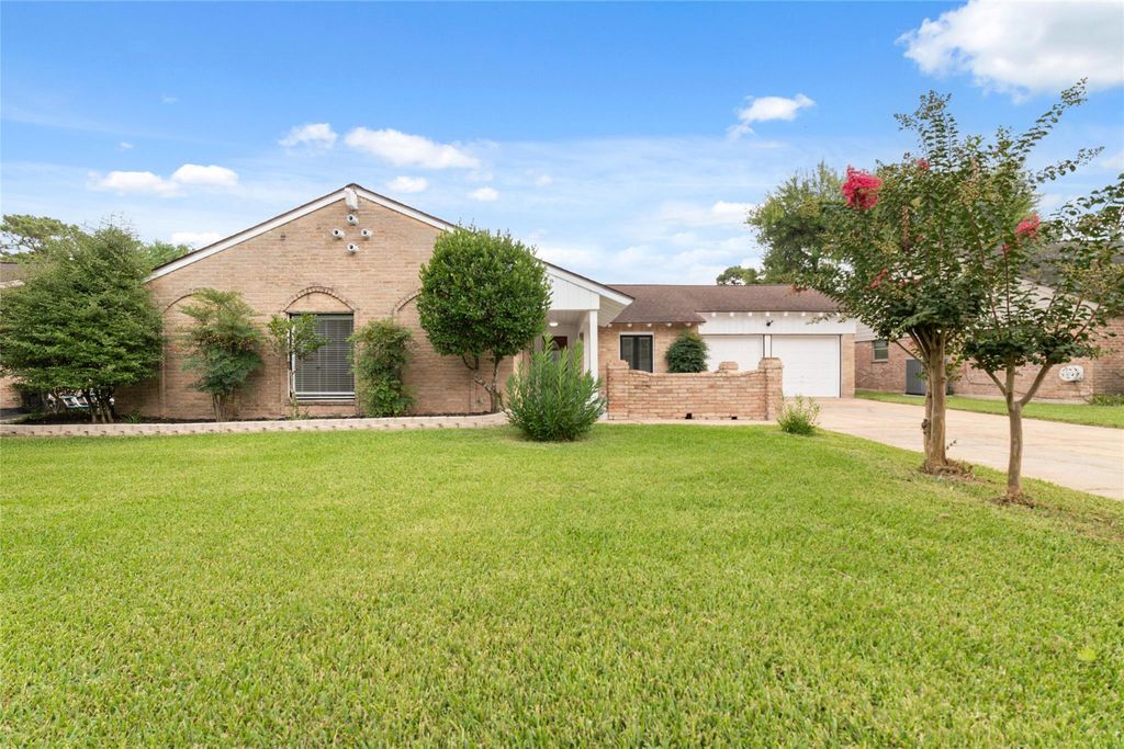 11411 Ash Creek Drive, Houston, TX 77043