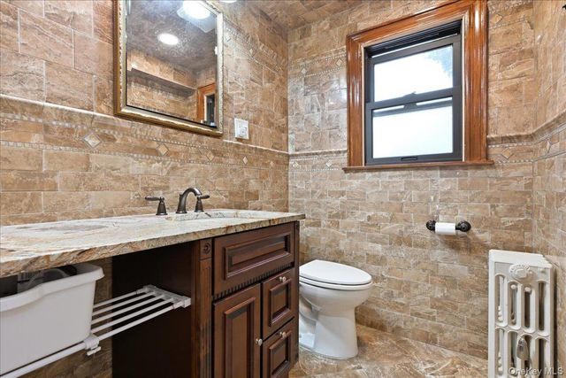 201 Glenmore Street, East Williston, NY 11596