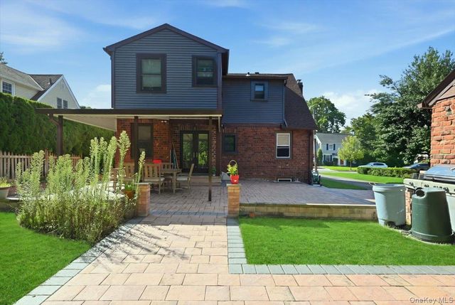 201 Glenmore Street, East Williston, NY 11596