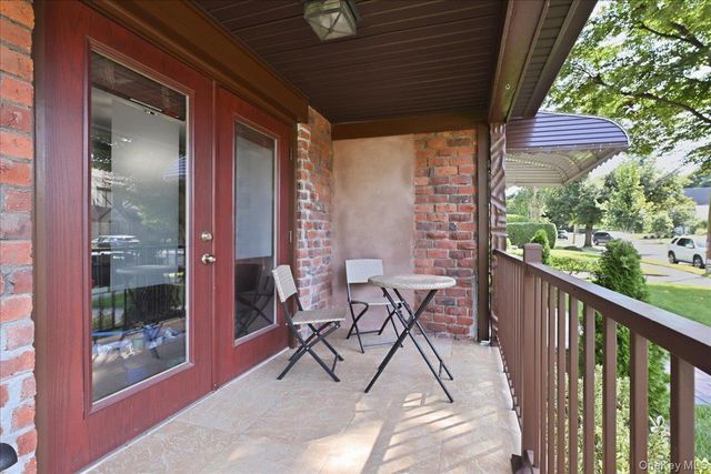 201 Glenmore Street, East Williston, NY 11596