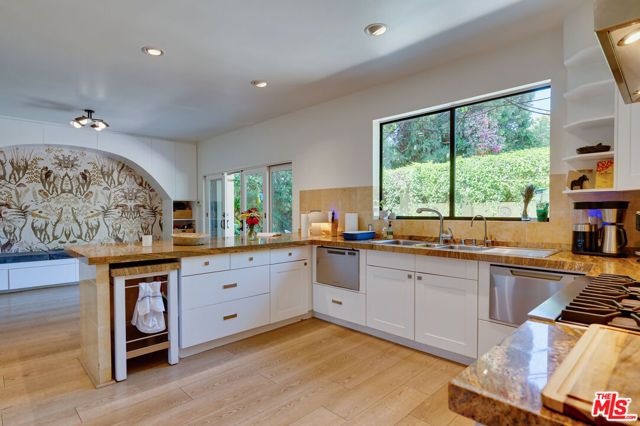 1902 Granville Avenue, Los Angeles, CA 90025