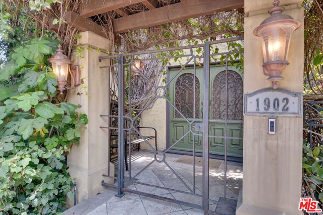 1902 Granville Avenue, Los Angeles, CA 90025