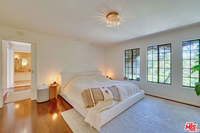 1902 Granville Avenue, Los Angeles, CA 90025