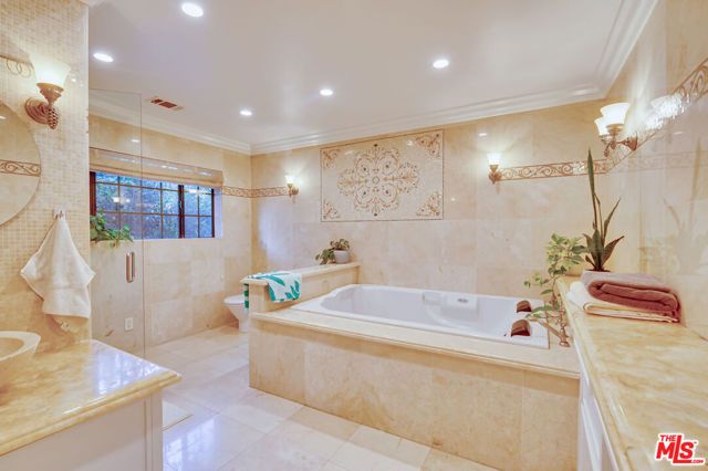 1902 Granville Avenue, Los Angeles, CA 90025
