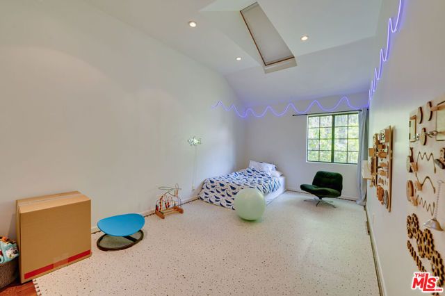 1902 Granville Avenue, Los Angeles, CA 90025