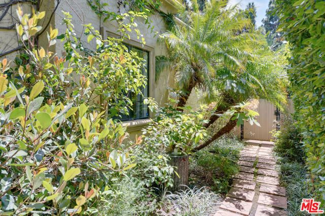 1902 Granville Avenue, Los Angeles, CA 90025