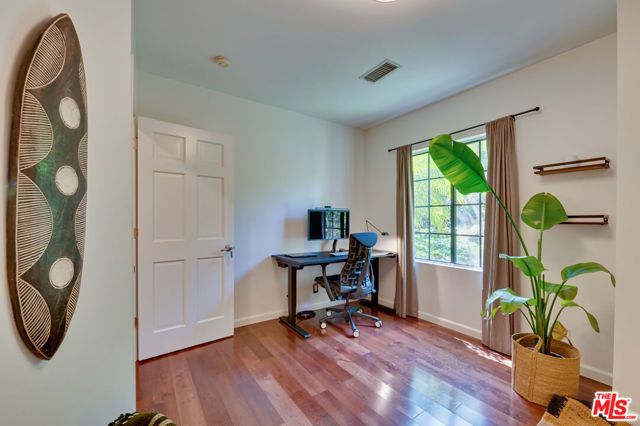 1902 Granville Avenue, Los Angeles, CA 90025