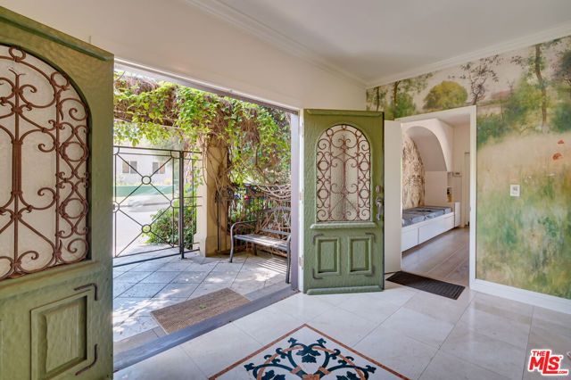 1902 Granville Avenue, Los Angeles, CA 90025